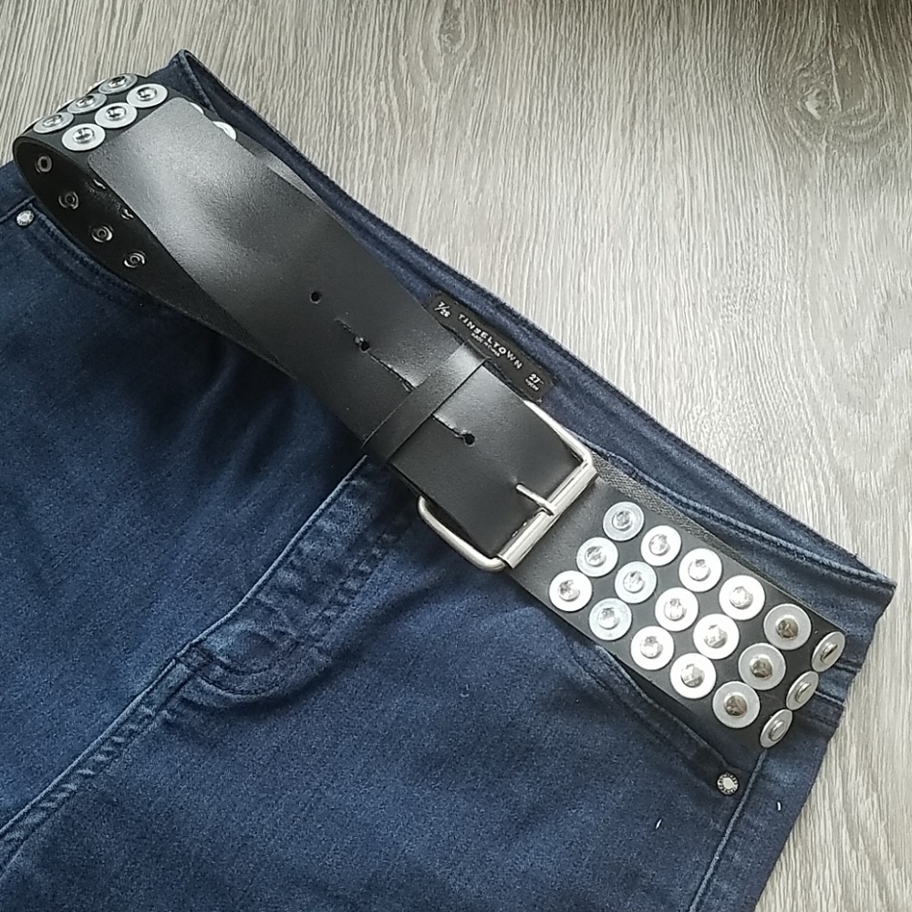 ⭕🔴Silver studded belt!